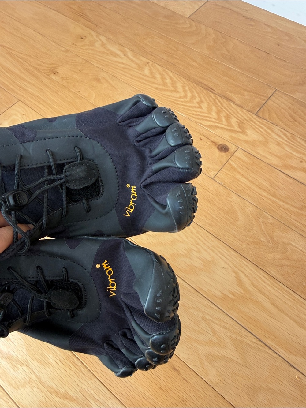 Vibram Men's FiveFingers Black with Yellow Logo Toe Shoes - Picture 6 of 7